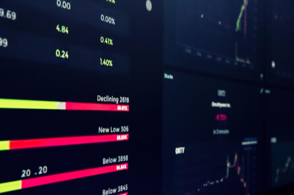 Analyzing a technical graph chart of financial instrument