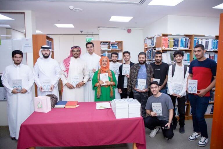 Dr. Rafeeqa Bin Rajab with students in library